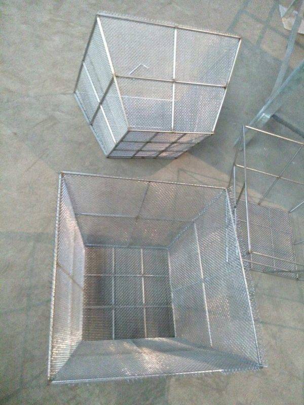 Customized shaped cleaning basket