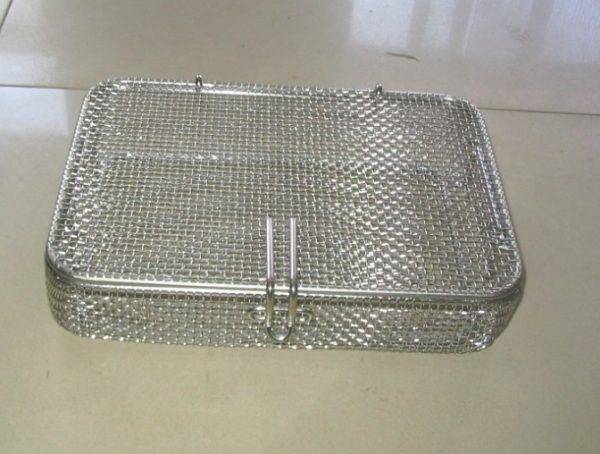Mesh basket with lid